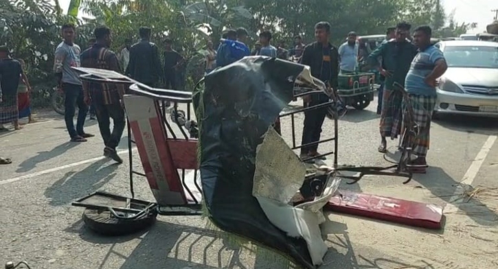 লক্ষ্মীপুরে ড্রাম ট্রাকের চাপায় প্রাণ গেল অটোরিকশার দুজনের